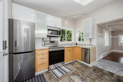 Kitchen Island Photo of 462 Central Avenue, Gibsons, BC
