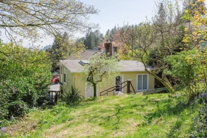 Street View Photo of 462 Central Avenue, Gibsons, BC