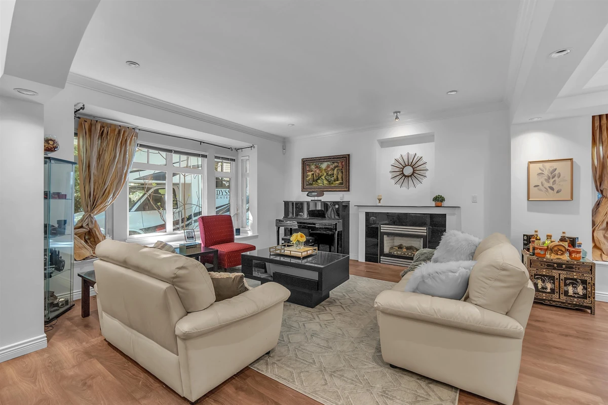 Living Room Photo of 786 W 17th Street, North Vancouver, BC