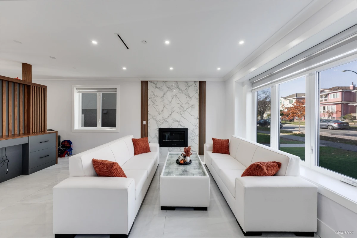 Living Room Photo of 1 926 E 58th Avenue, Vancouver, BC
