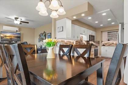 Kitchen Island Photo of 220 32691 Garibaldi Drive, Abbotsford, BC