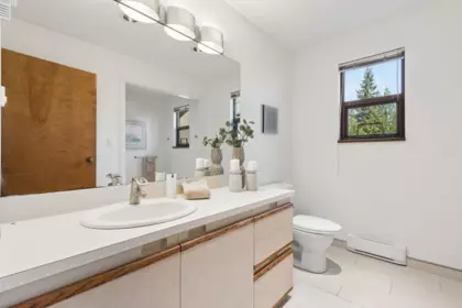 Hot Tub / Spa Photo of 8570 Ansell Place, West Vancouver, BC