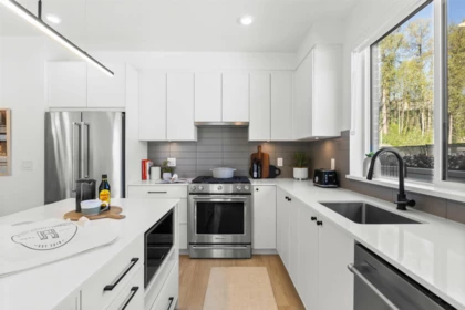 Kitchen Island Photo of 408 2771 Montrose Avenue, Abbotsford, BC