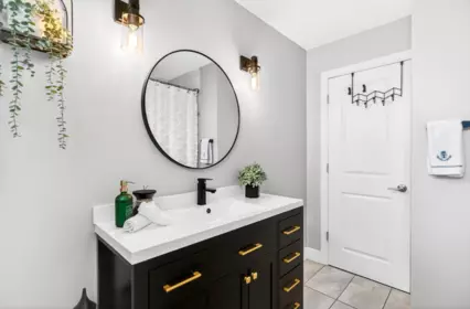 Powder Room Photo of 34974 Clayburn Road, Abbotsford, BC