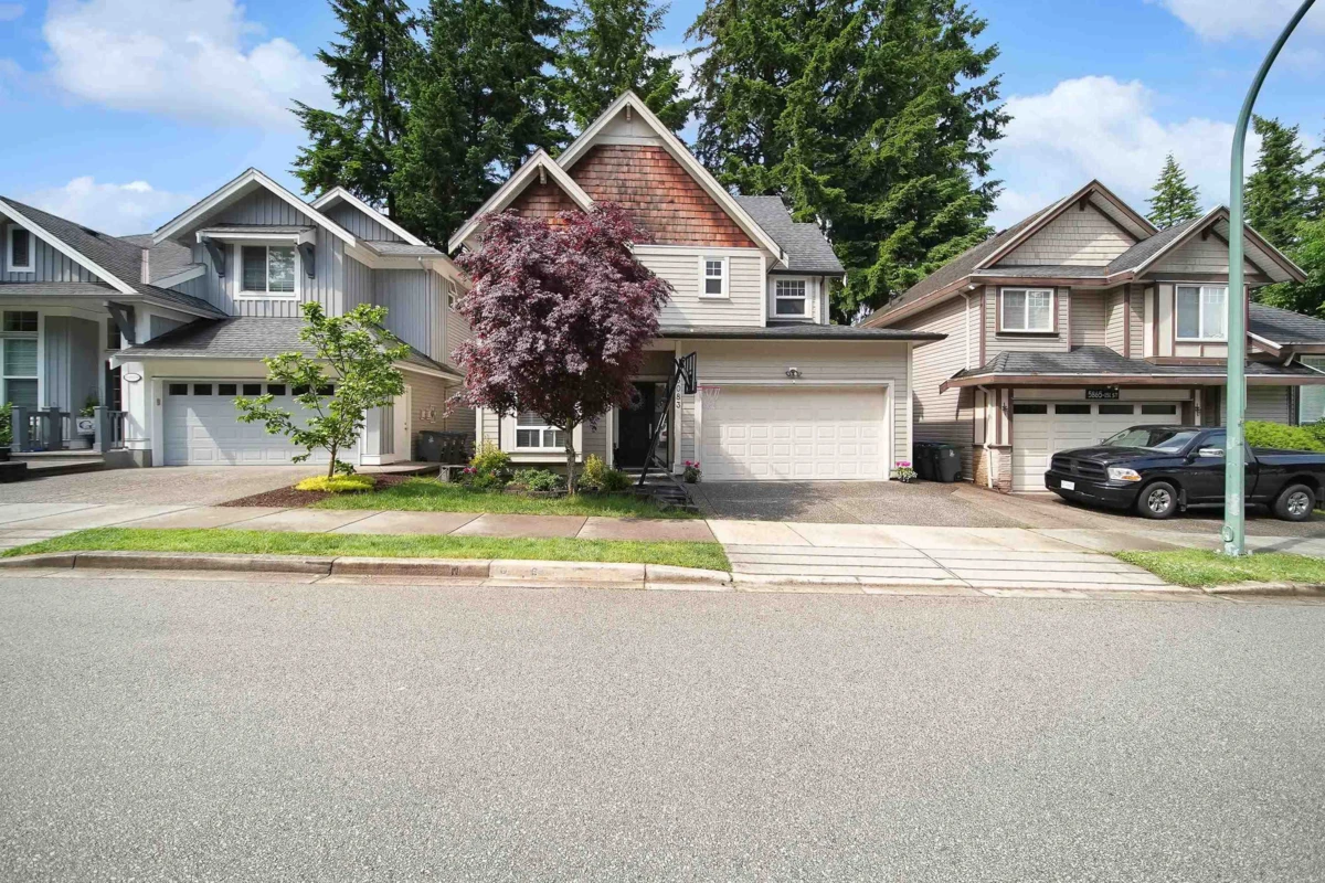 Living Room Photo of 15083 58a Avenue, Surrey, BC