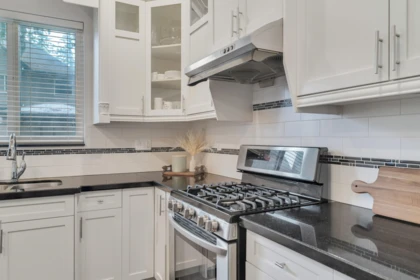Breakfast Nook Photo of 15083 58a Avenue, Surrey, BC