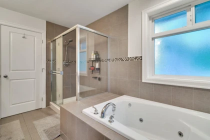 Guest Bathroom Photo of 15083 58a Avenue, Surrey, BC