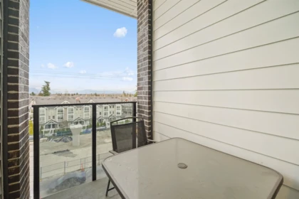 Kitchen Island Photo of 501 15858 Fraser Highway, Surrey, BC