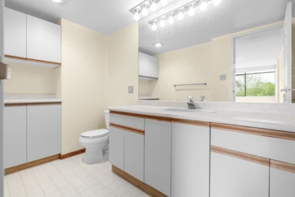 Primary Bathroom Photo of 606 6631 Minoru Boulevard, Richmond, BC