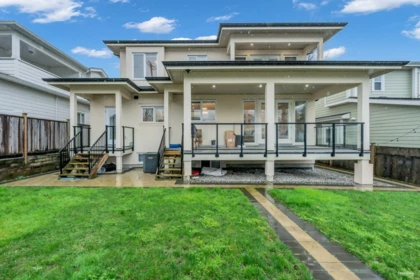 Garden / Landscaping Photo of 4267 Parker Street, Burnaby, BC
