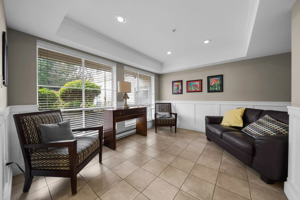Dining Area Photo of 408 33280 E Bourquin Crescent, Abbotsford, BC