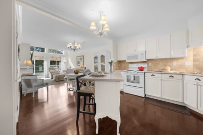 Kitchen Island Photo of 408 33280 E Bourquin Crescent, Abbotsford, BC