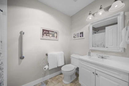 Mudroom Photo of 408 33280 E Bourquin Crescent, Abbotsford, BC