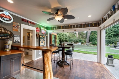 Swimming Pool Photo of 14322 26 Avenue, Surrey, BC