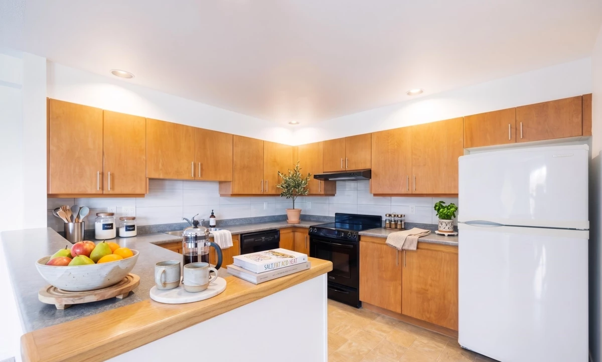 Family Room Photo of 1206 33 Chesterfield Place, North Vancouver, BC