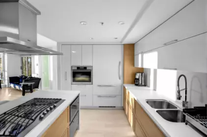 Kitchen Island Photo of 305 8 Smithe Mews, Vancouver, BC