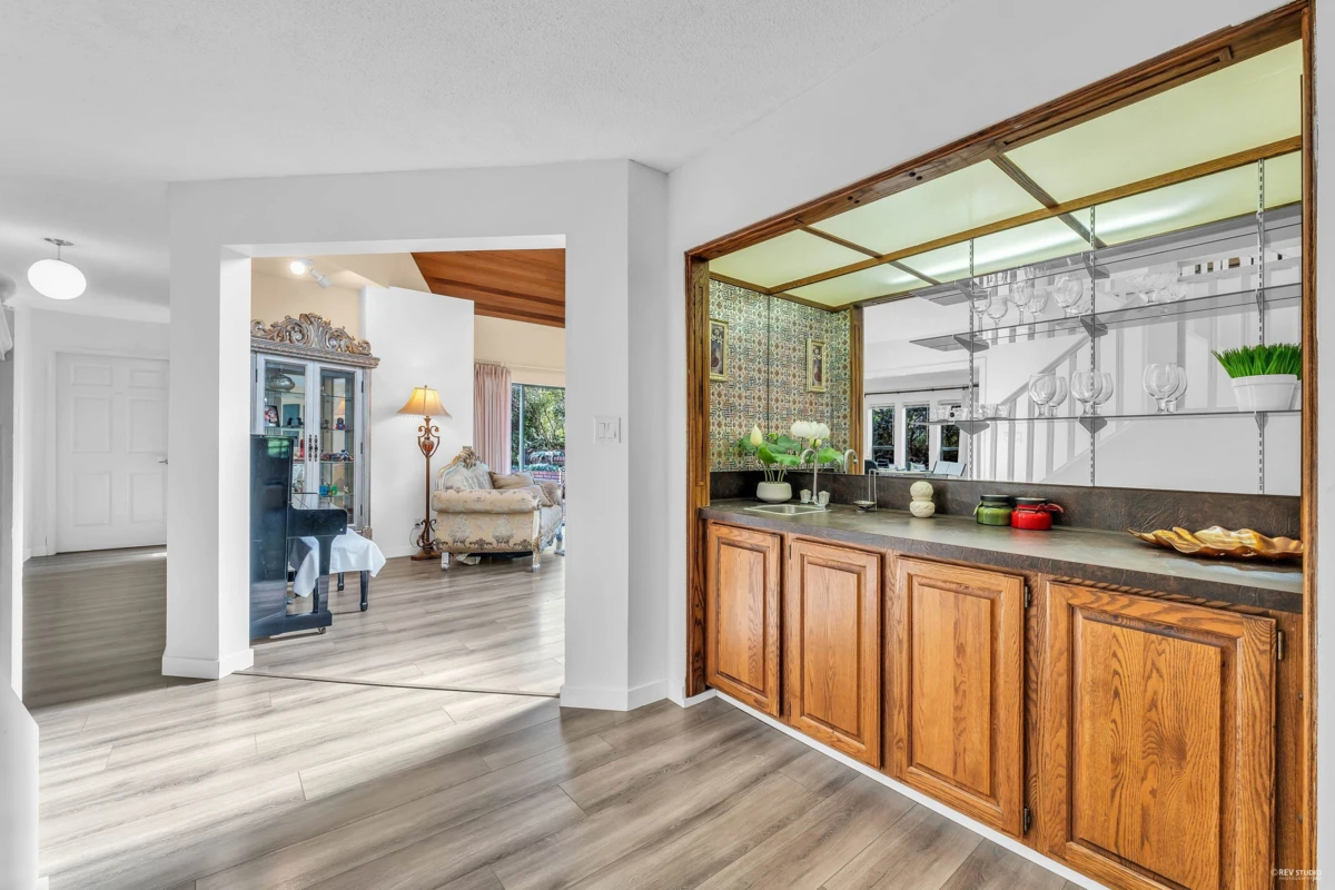 Dining Area Photo of 1040 Jefferson Avenue, West Vancouver, BC
