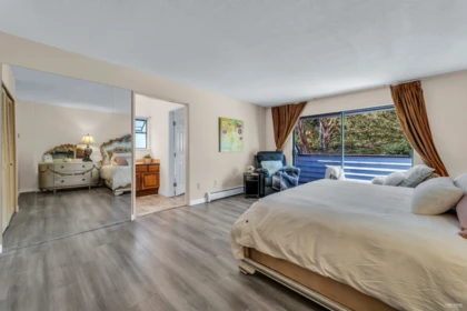 Hallway Photo of 1040 Jefferson Avenue, West Vancouver, BC