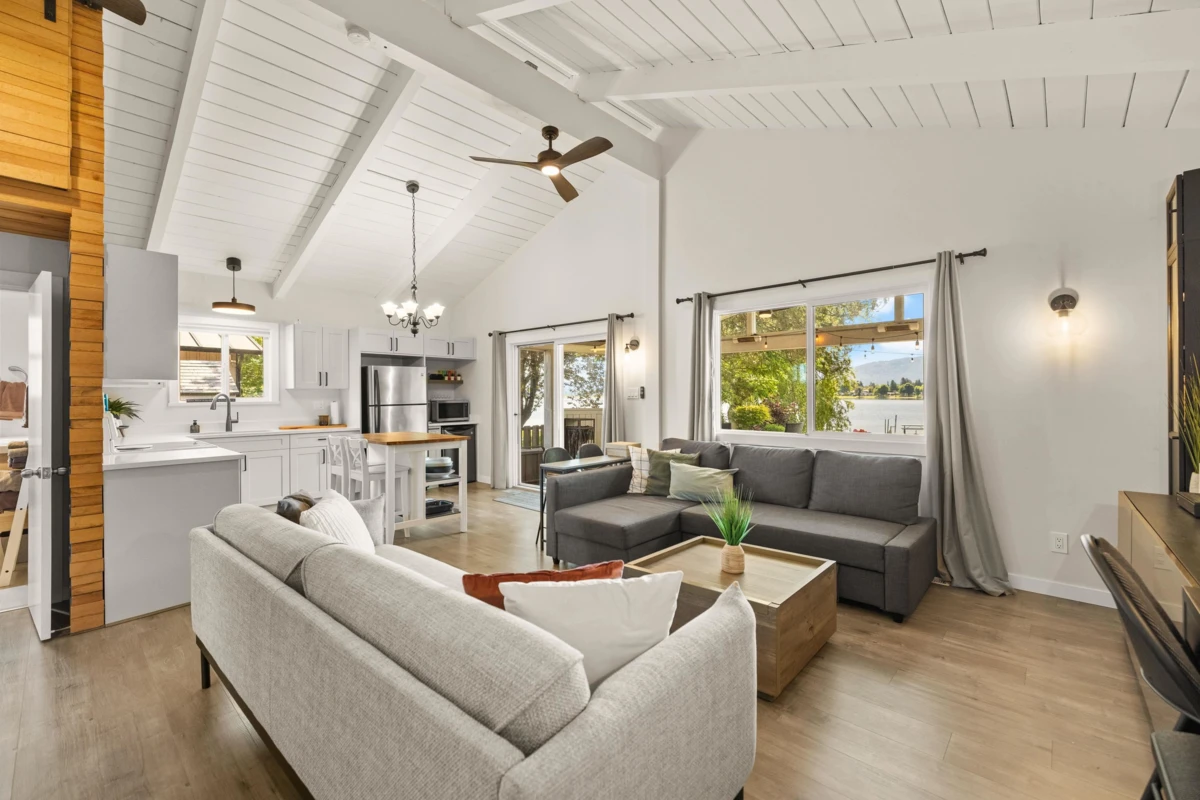 Living Room Photo of 35210 Sward Road, Mission, BC