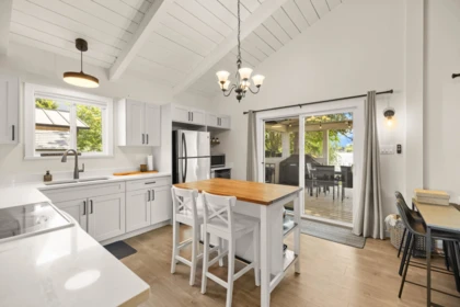 Kitchen Island Photo of 35210 Sward Road, Mission, BC