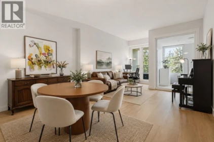 Hot Tub / Spa Photo of 307 4488 Cambie Street, Vancouver, BC
