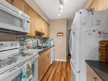 Breakfast Nook Photo of 5 10595 153 Street, Surrey, BC