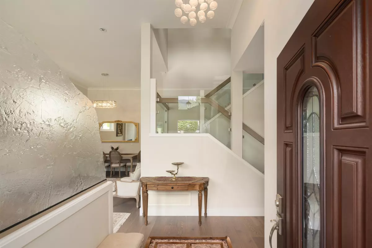 Dining Area Photo of 481 W Windsor Road, North Vancouver, BC
