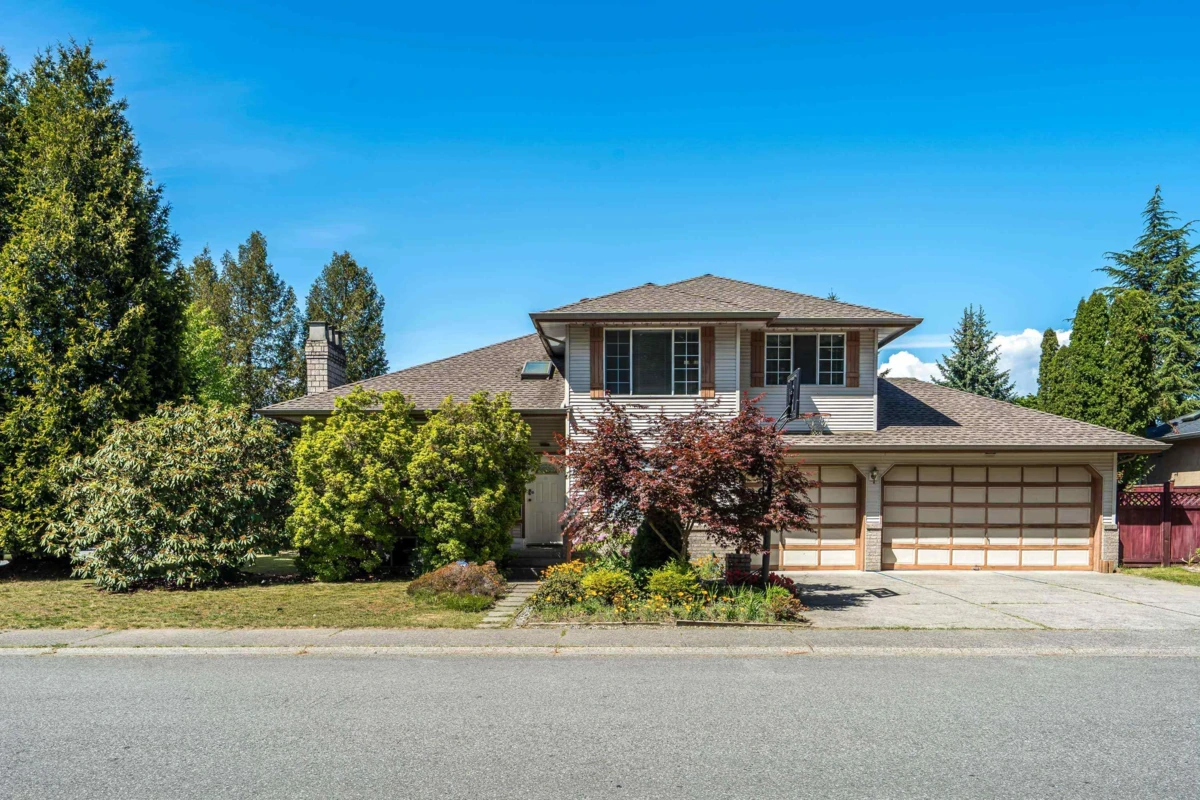 Living Room Photo of 15911 111 Avenue, Surrey, BC