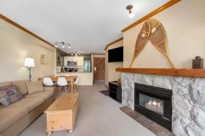 562 4800 Spearhead Drive, Whistler, BC, Whistler — Apartment/Condo for sale