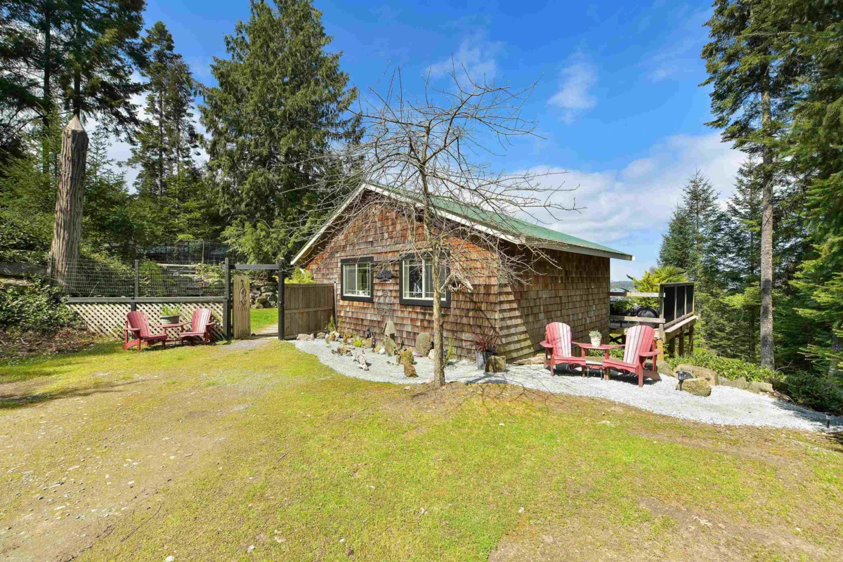 Family Room Photo of 430 Mckercher Road, Mayne Island, BC
