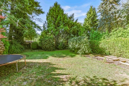 Front Yard Photo of 21530 123 Avenue, Maple Ridge, BC