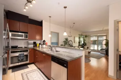 202 200 Capilano Road, Port Moody, BC, Port Moody — Apartment/Condo for sale