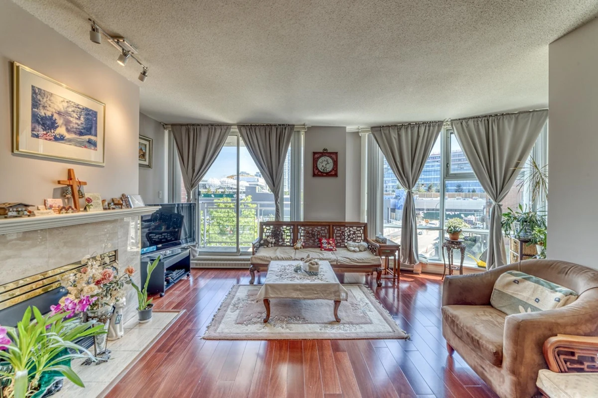 Dining Area Photo of 403 688 Fairchild Road, Vancouver, BC