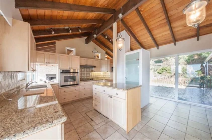 Breakfast Nook Photo of 2685 Skilift Place, West Vancouver, BC