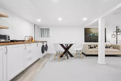Hallway Photo of 936 W 17th Avenue, Vancouver, BC