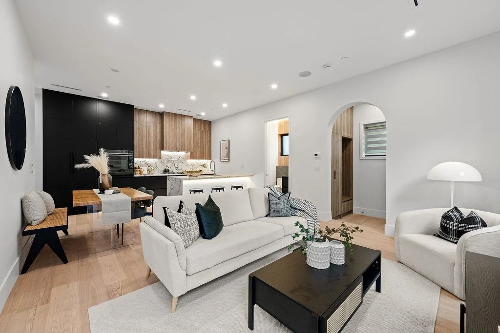 Family Room Photo of 2 5034 Granville Street, Vancouver, BC