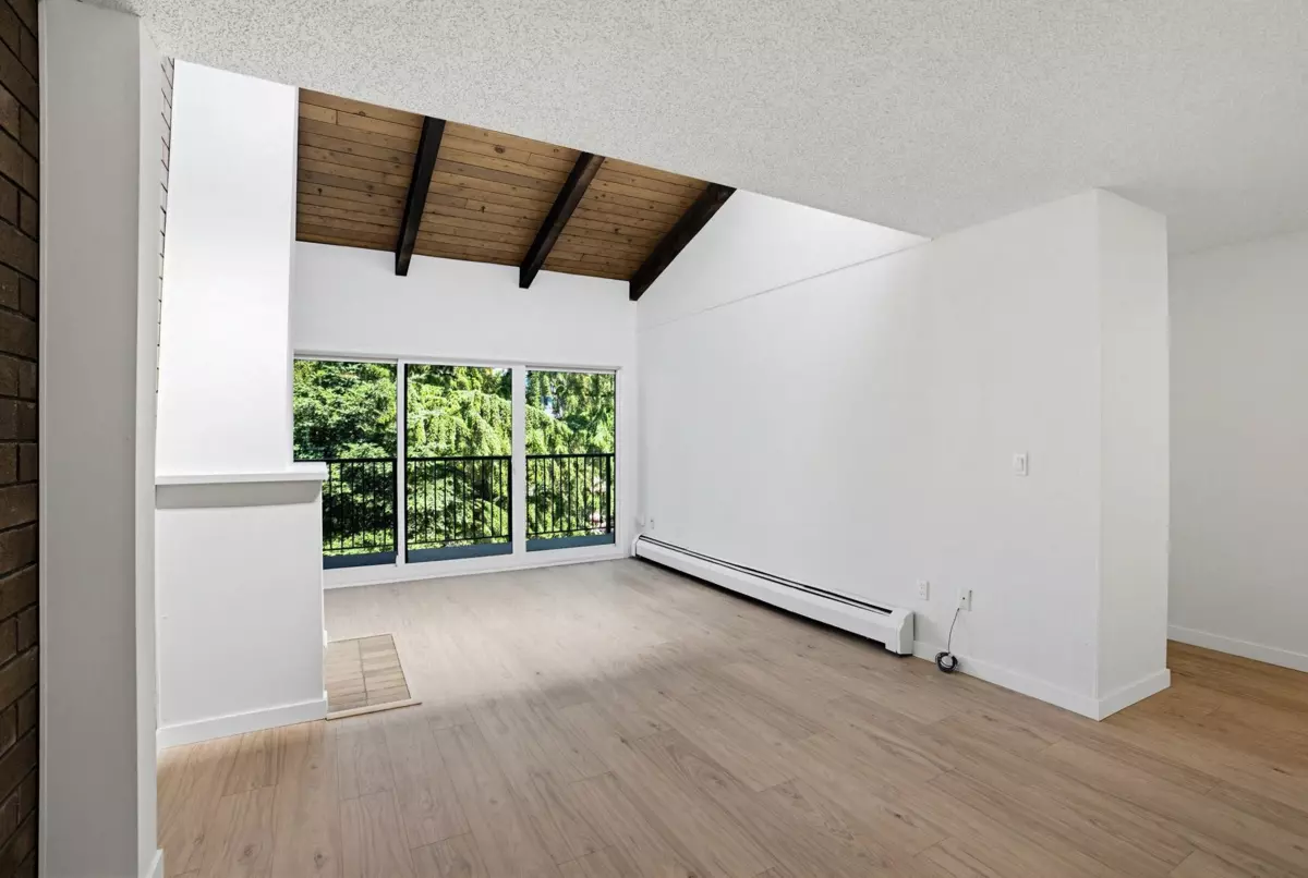 Dining Area Photo of 312 330 E 7th Avenue, Vancouver, BC