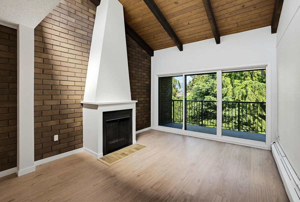 Living Room Photo of 312 330 E 7th Avenue, Vancouver, BC