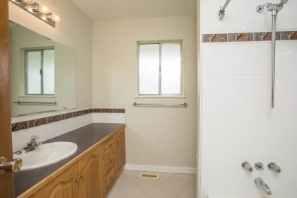 Primary Bathroom Photo of 12104 261 Street, Maple Ridge, BC
