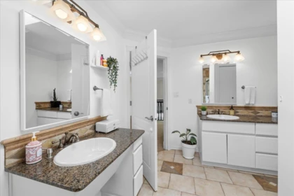 Laundry Room Photo of 16248 59 Avenue, Surrey, BC