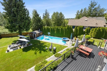 Staircase Photo of 16248 59 Avenue, Surrey, BC