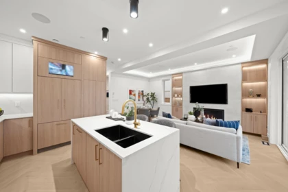 Kitchen Island Photo of 1 1967 E 13th Avenue, Vancouver, BC