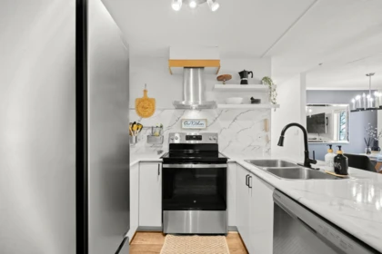 Kitchen Photo of 201 12110 80 Avenue, Surrey, BC