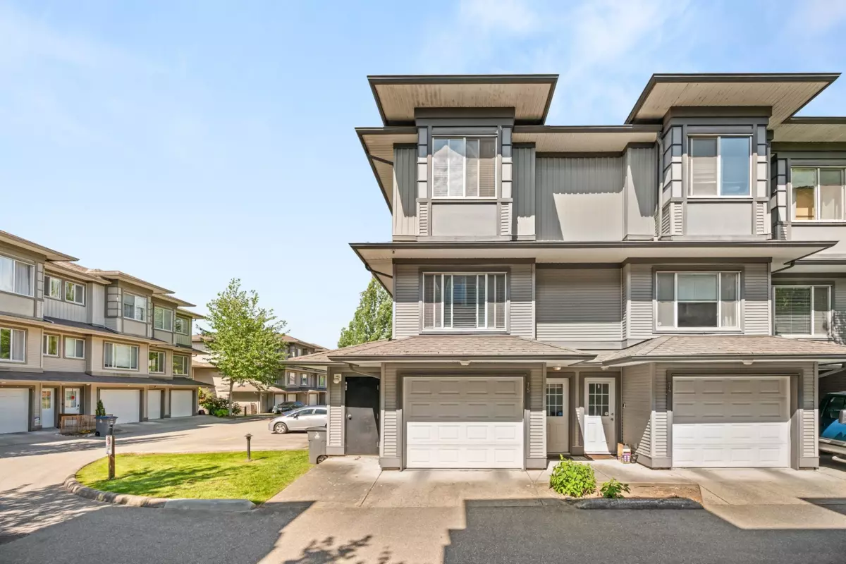 Living Room Photo of 75 18701 66 Avenue, Surrey, BC