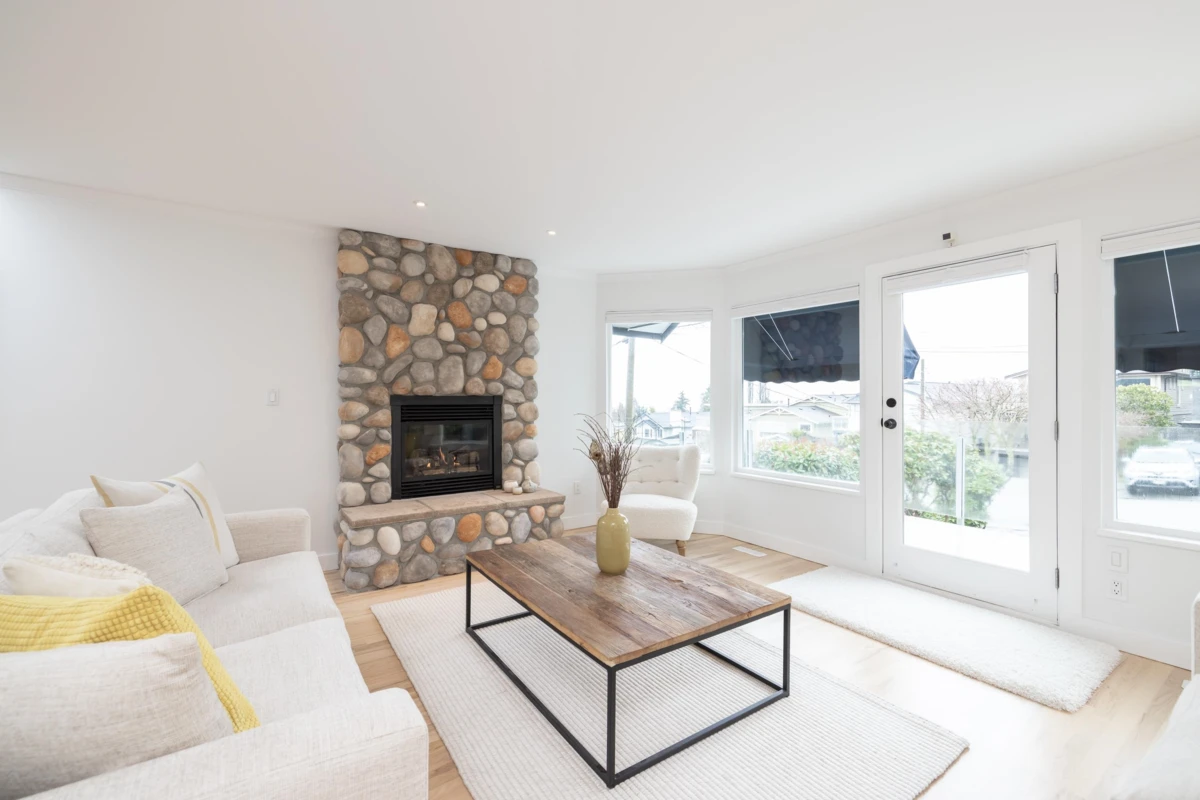 Living Room Photo of 976 Habgood Street, White Rock, BC