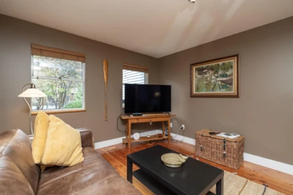 Entry Foyer Photo of 976 Habgood Street, White Rock, BC