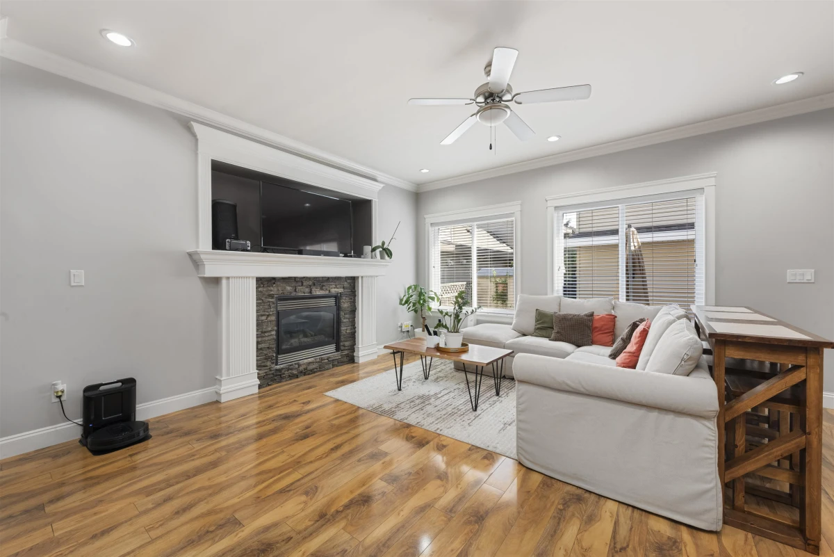 Dining Area Photo of 15032 60 Avenue, Surrey, BC