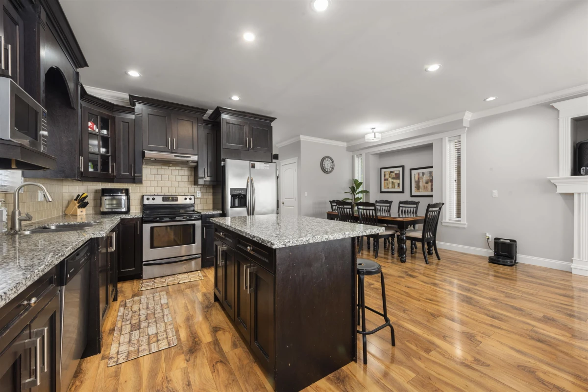 Living Room Photo of 15032 60 Avenue, Surrey, BC