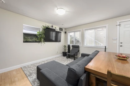 Hallway Photo of 15032 60 Avenue, Surrey, BC