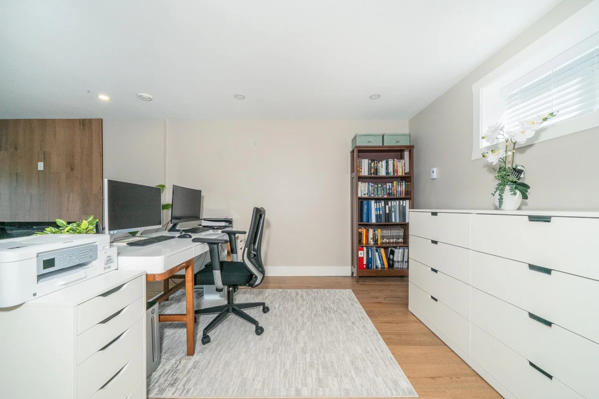 Dining Area Photo of 880 Jefferson Avenue, West Vancouver, BC